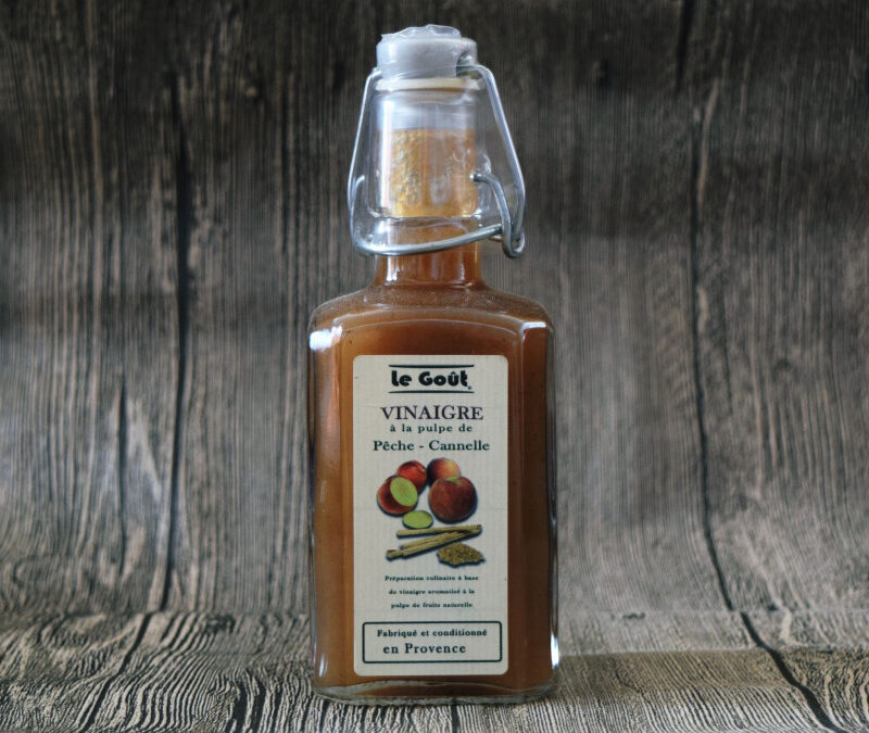 Pousses de jeunes salades aux pêches et aux scampis